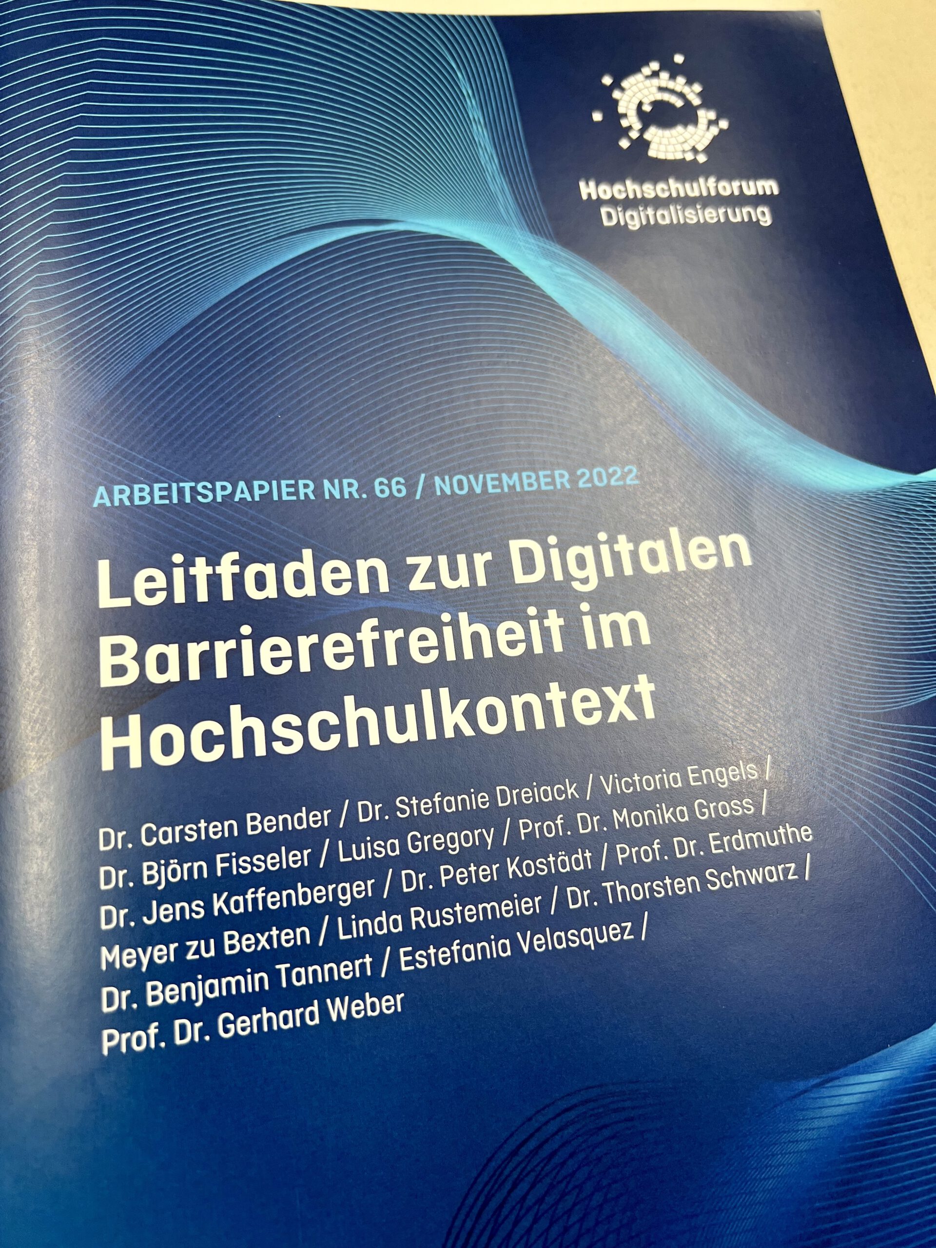 Bild des Leitfaden zur Digitalen Barrierefreiheit im Hochschulkontext, bei dem ich Co-Autor bin.